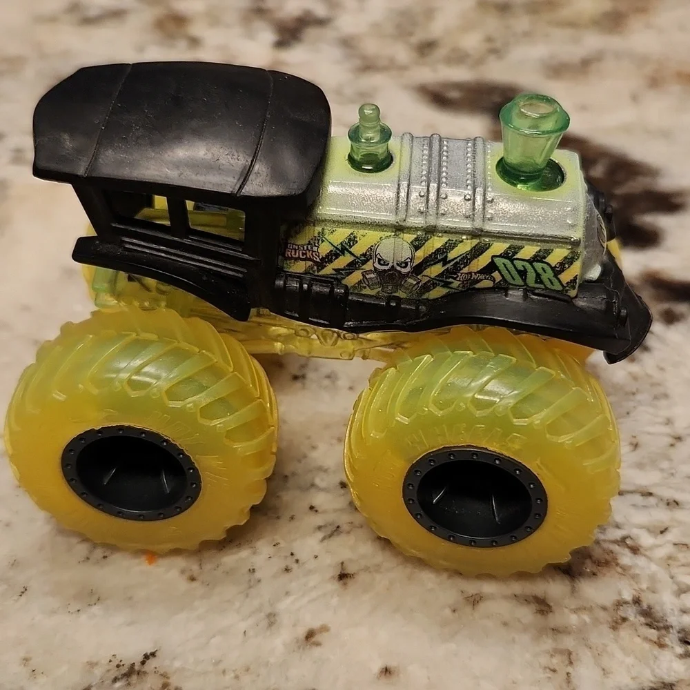 Loco Punk 4x4 monster truck 1:64 SCALE Mattel